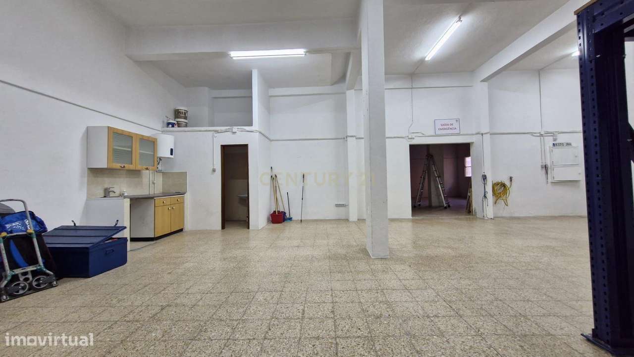 Garagem renovada bem localizada-5