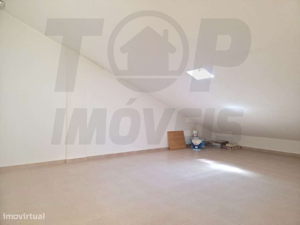 Apartamento T3 com Parqueamento - Urb. das Oliveirinhas - Samora Co...-26