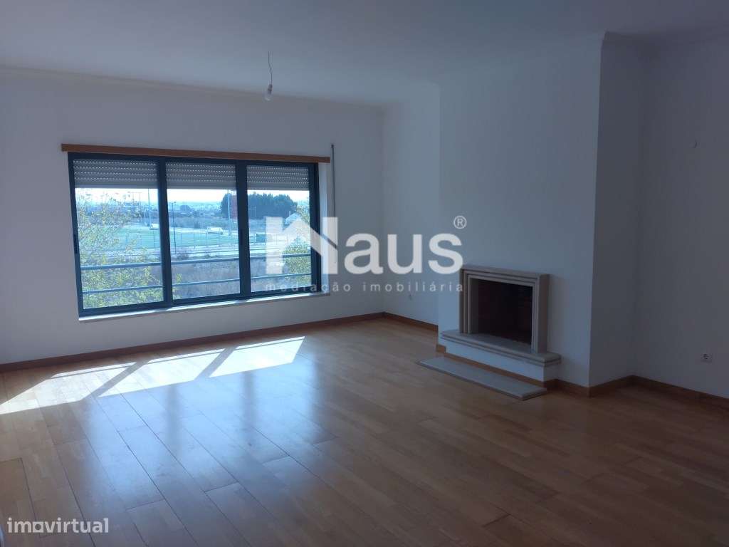 T3 com parqueamento e arrecadação-0