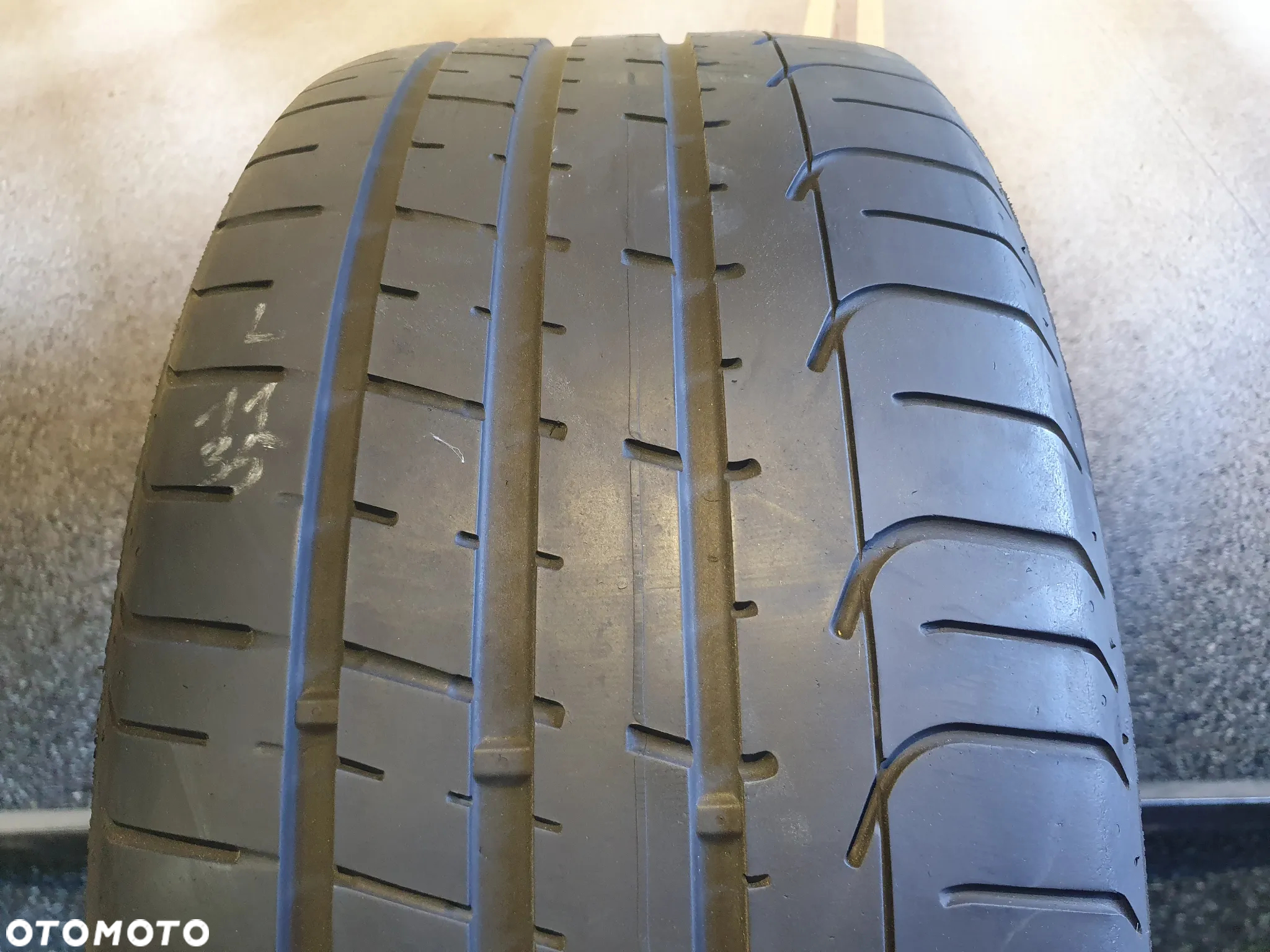 Opona pojedyncza Pirelli P Zero 255/35/20 - 2