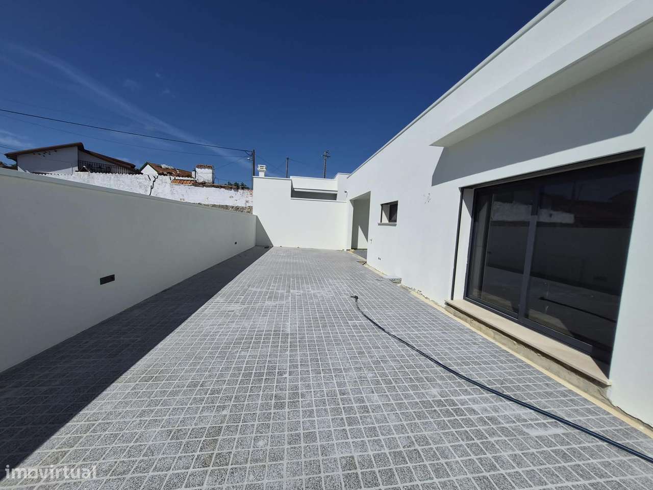 Moradia T3, térrea, geminada c/garagem e logradouros,  Fração: "A"-21