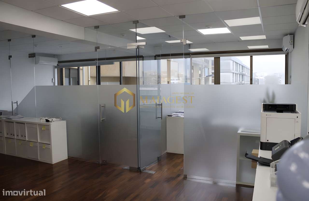 Escritório Moderno Próximo do Metro e Parque da Cidade - Grande imagem: 2/16
