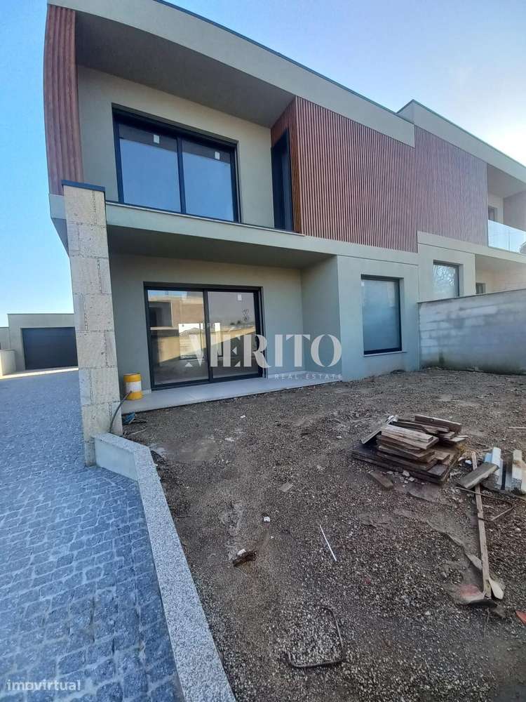 Moradia Geminada T3-16