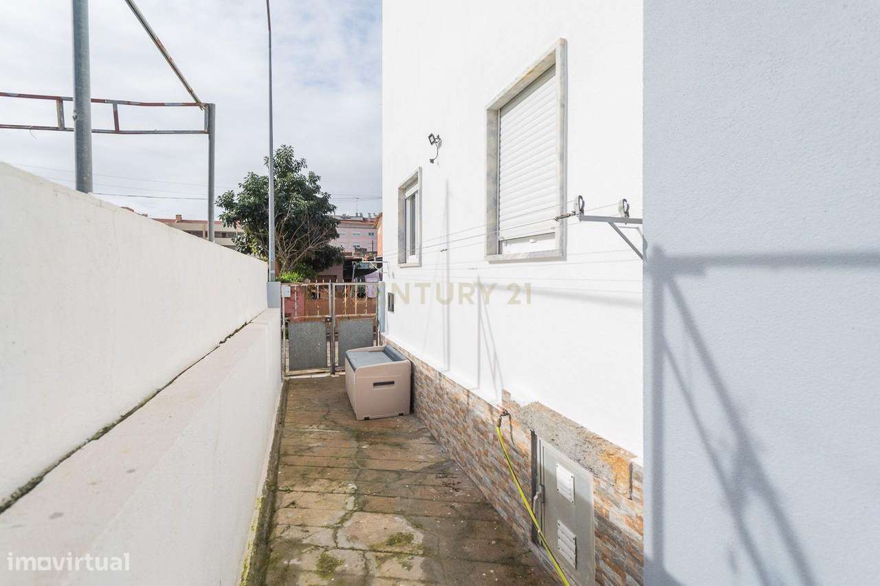 Propriedade com duas moradias geminadas-46