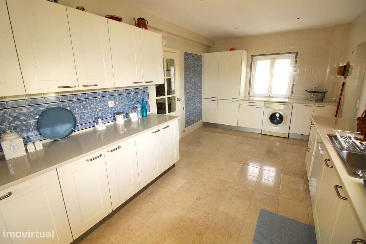 Elegante Moradia T4 Familiar-18