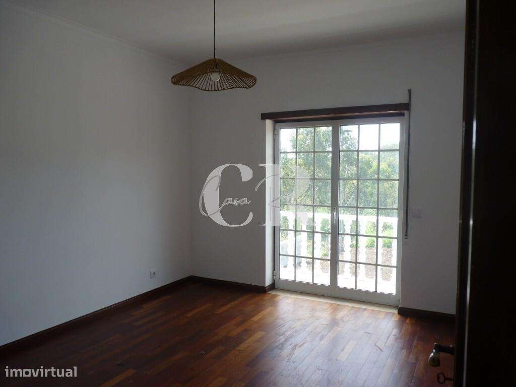 Fantástica moradia T3 com garagem e terreno generoso em Vila Facaia –-26