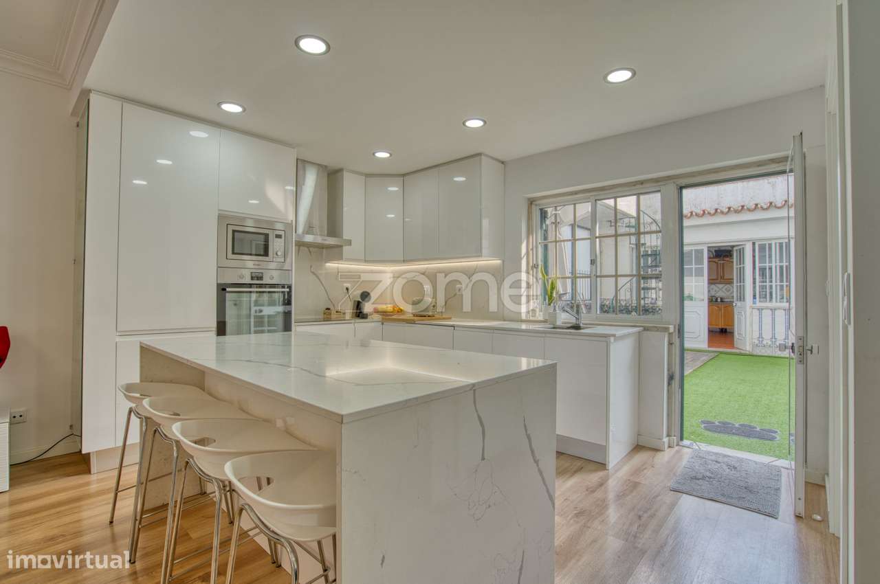 Moradia com terraço em Famões-13