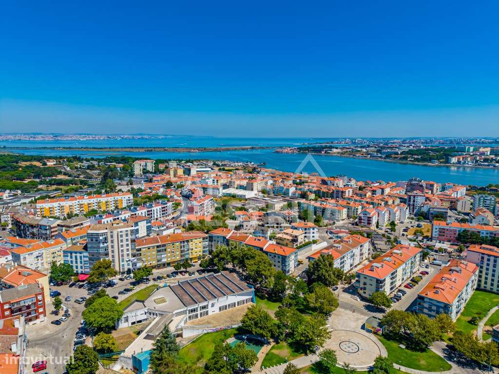 Excelente Apartamento T2 nas Paivas - Ótimo Potencial e Localização...-49