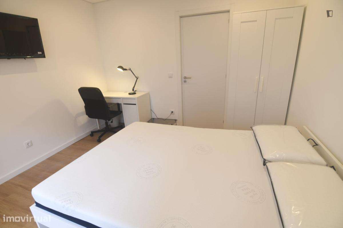 Quarto - localizado em Mafamude Porto - Grande imagem: 4/10