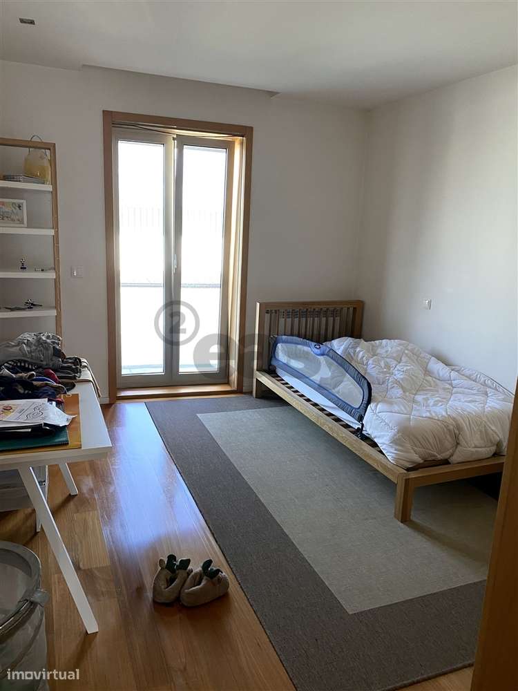 MORADIA EM BANDA T4 COM JARDIM-19