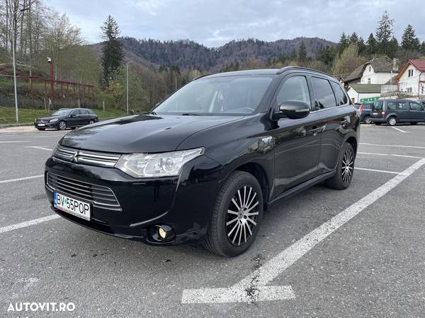 Mitsubishi Outlander 2.0 4WD Plug-In Hybrid - 1