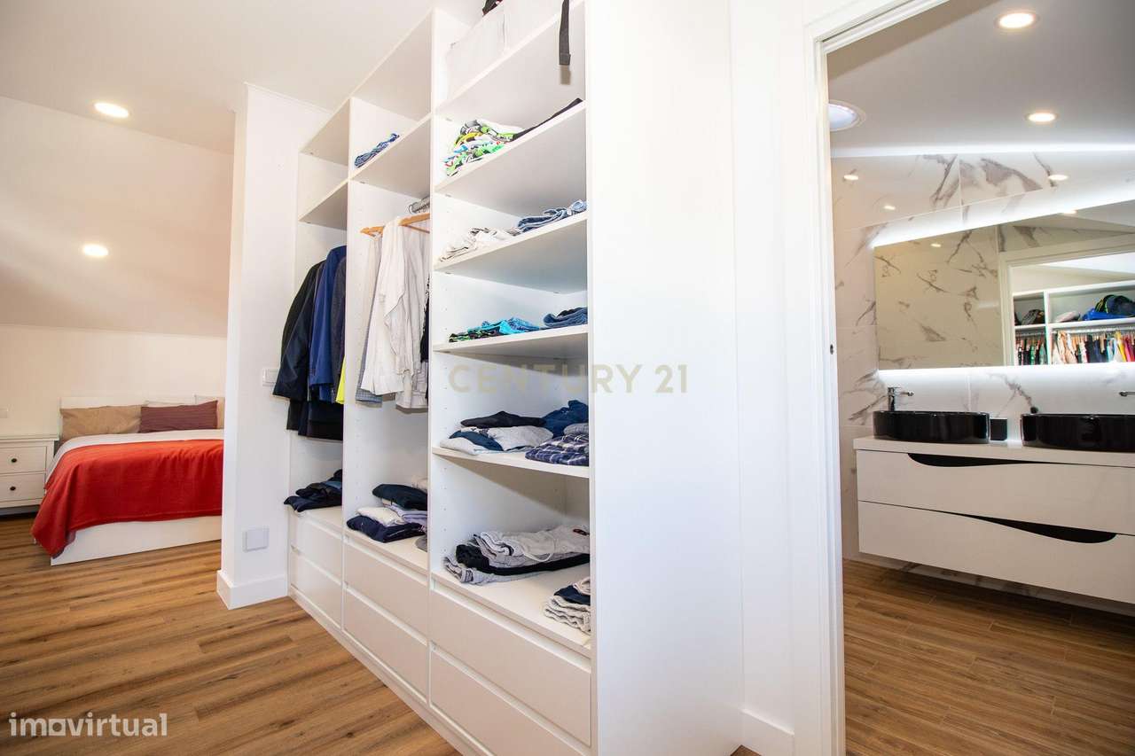 Vivendo o Sonho: Luxuosa Moradia T5 em Albarraque com Espaço de Lazer-39