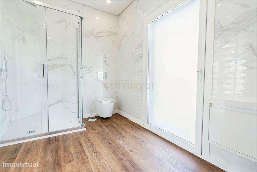 Moradia T4+1 de Luxo - Sobreda - Charneca de Caparica-25