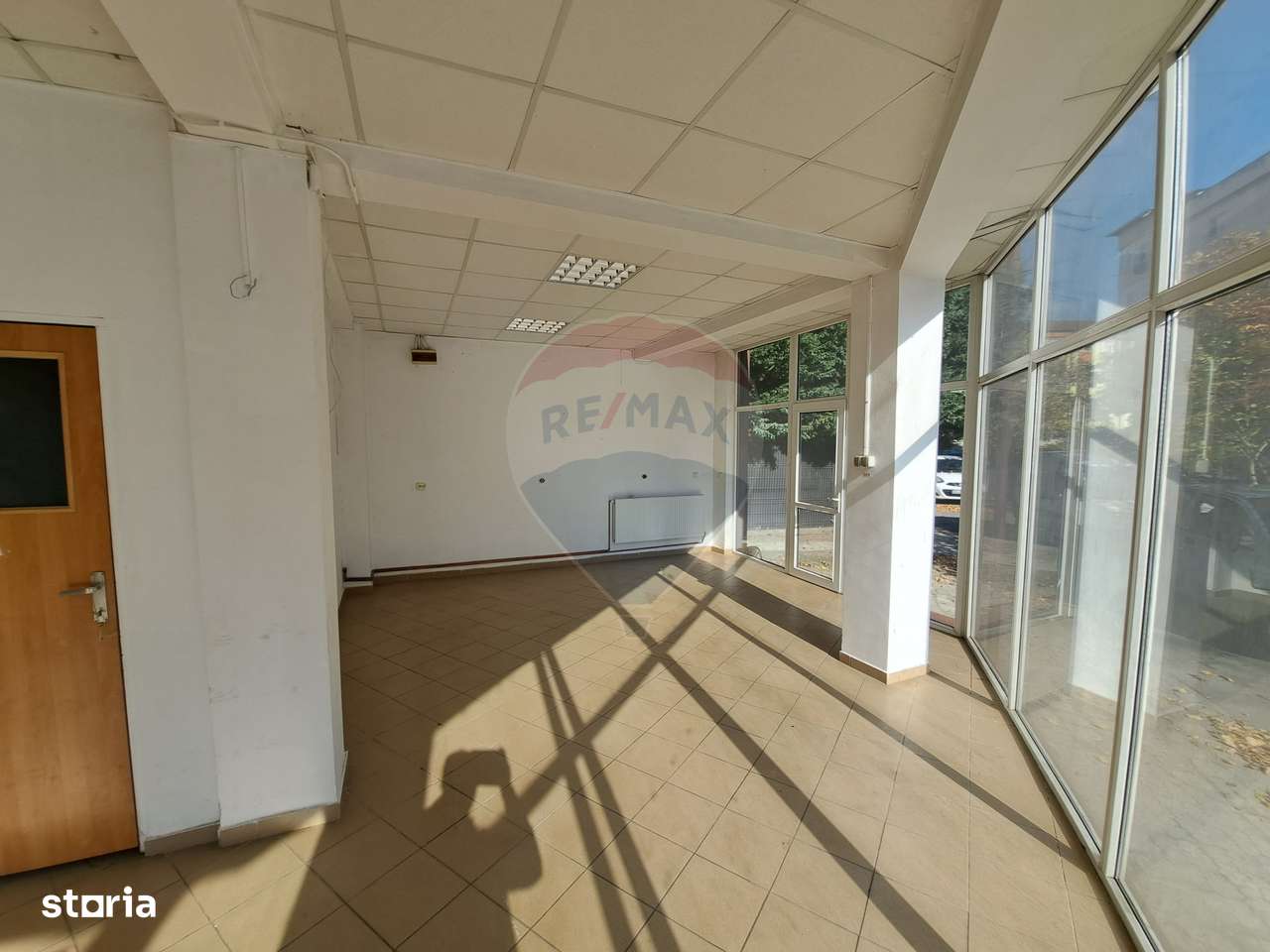 Spațiu comercial de închiriat în zona 1 Mai - Imagine principală: 2/15