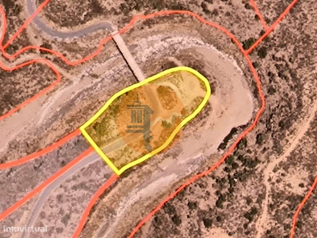 TERRENO COM 4.560 m2 - COM RUINA DE 100 M2 - ARRECADAÇÃO - JUNTO A ... - Grande imagem: 2/27