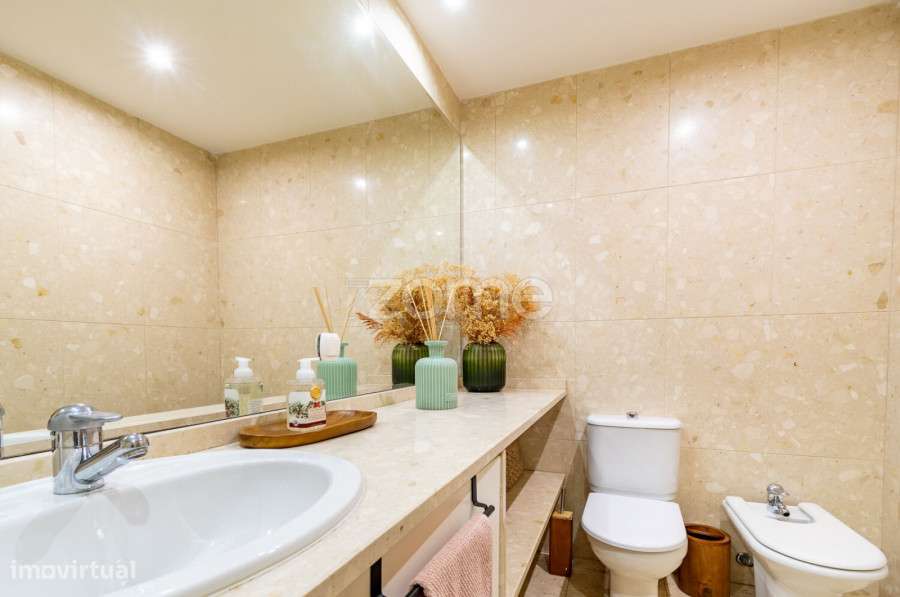 Apartamento T2+1 com Piscinas, Ginásio, Sala de Jogos e 2 Garagens-8