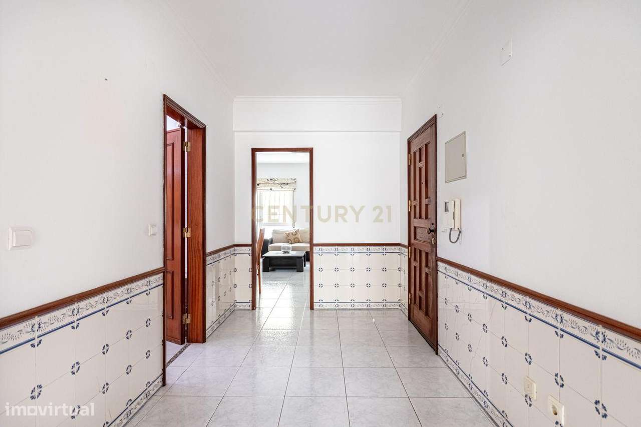 T1 COM EXCELENTE POTENCIAL PARA TRANSFORMAR EM T2  MEM-MARTINS - Grande imagem: 4/18