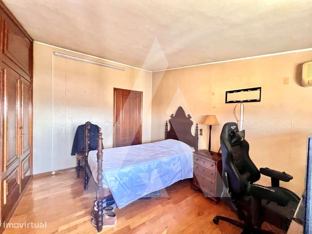 Apartamento T4 Duplex no centro de São João da Madeira-41