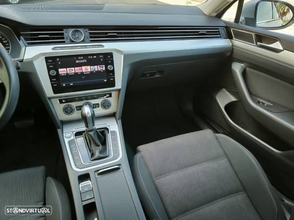 VW Passat 2.0 TDI Business P.DSG - 28