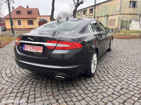 Jaguar XF 2.2D Luxury - 6