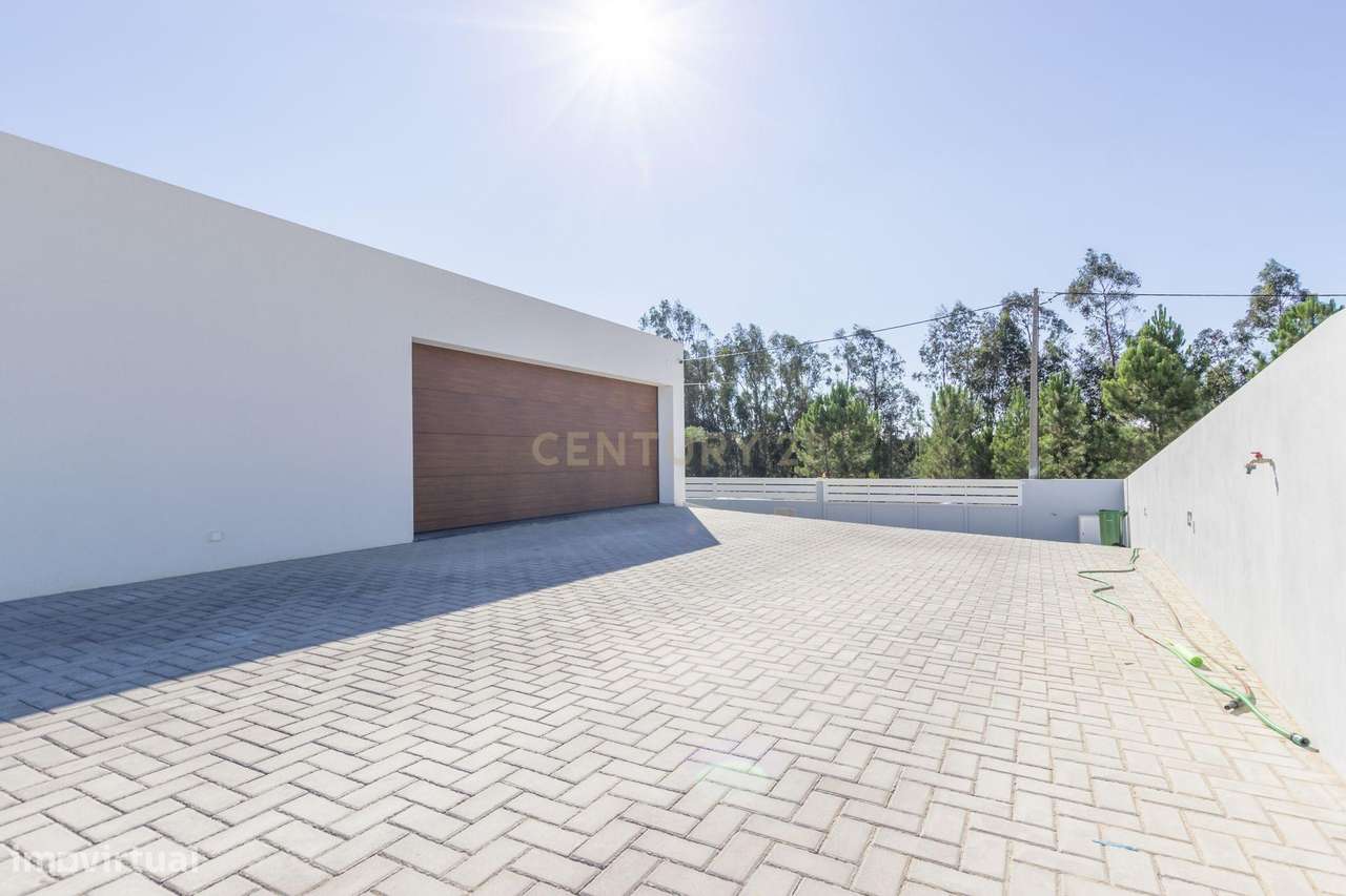 Vila Alegre / Fernão Ferro - Luxuosa moradia isolada térrea de 4 assoa-28