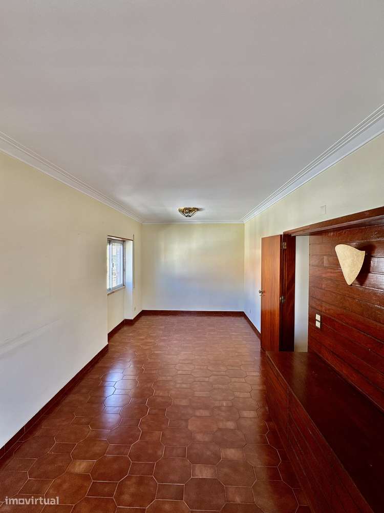 Andar de Moradia T2 | 76 m² | Varanda | Garagem | Porto Salvo-6