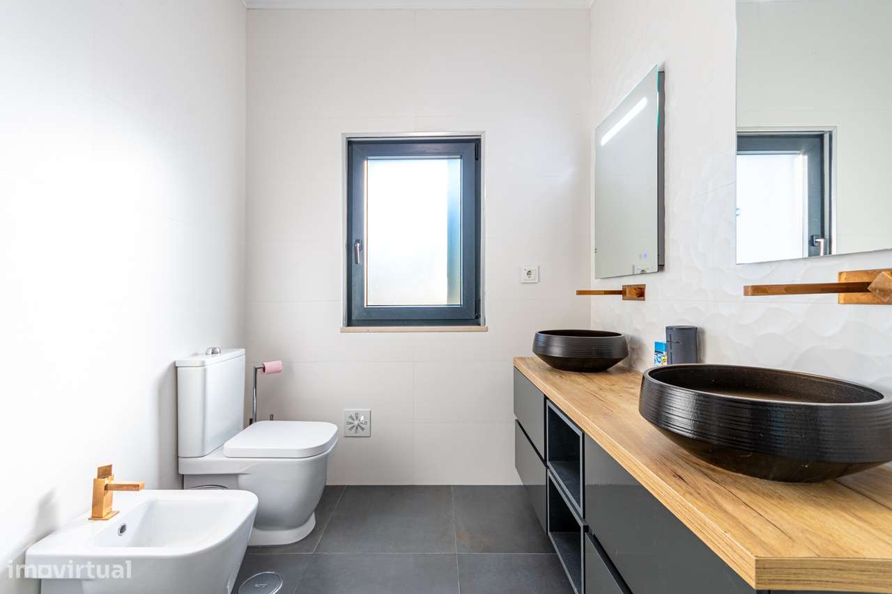 Excelente Moradia térrea Semi nova com piscina na Moita-18