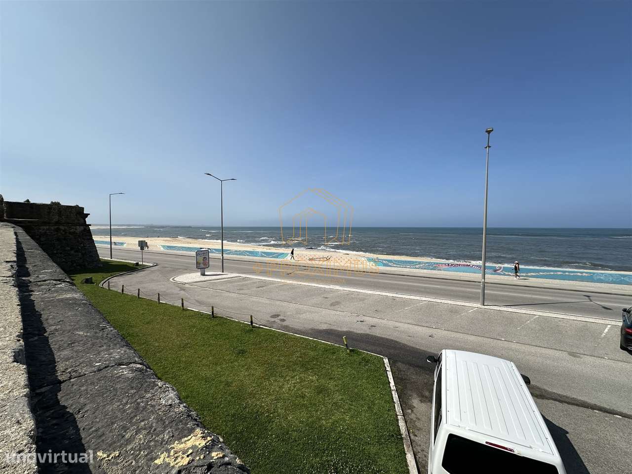 Moradia p/ restaurar c/ vista mar-27