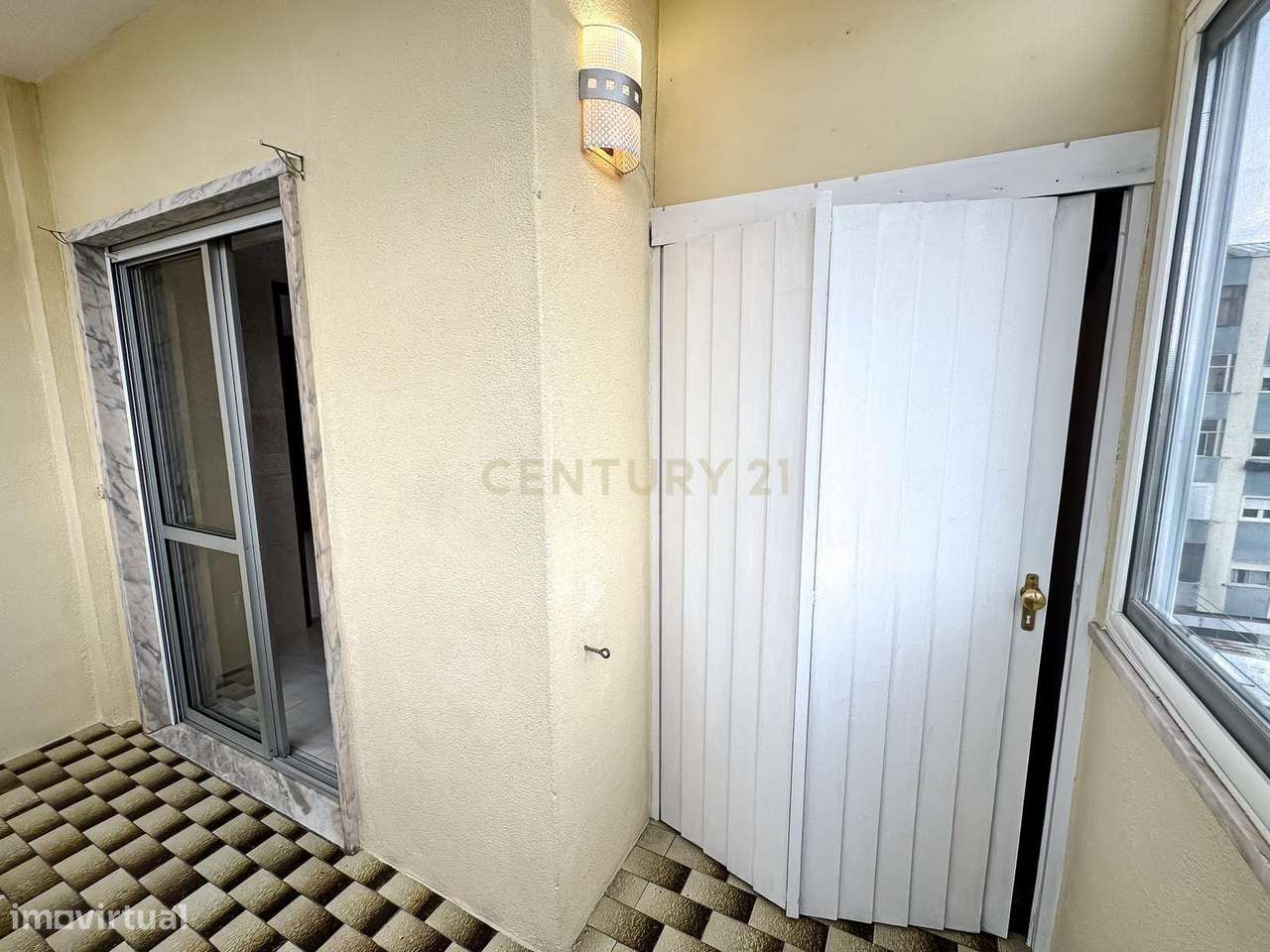 Apartamento T2 com Vista Panorâmica em Amora, Seixal-23