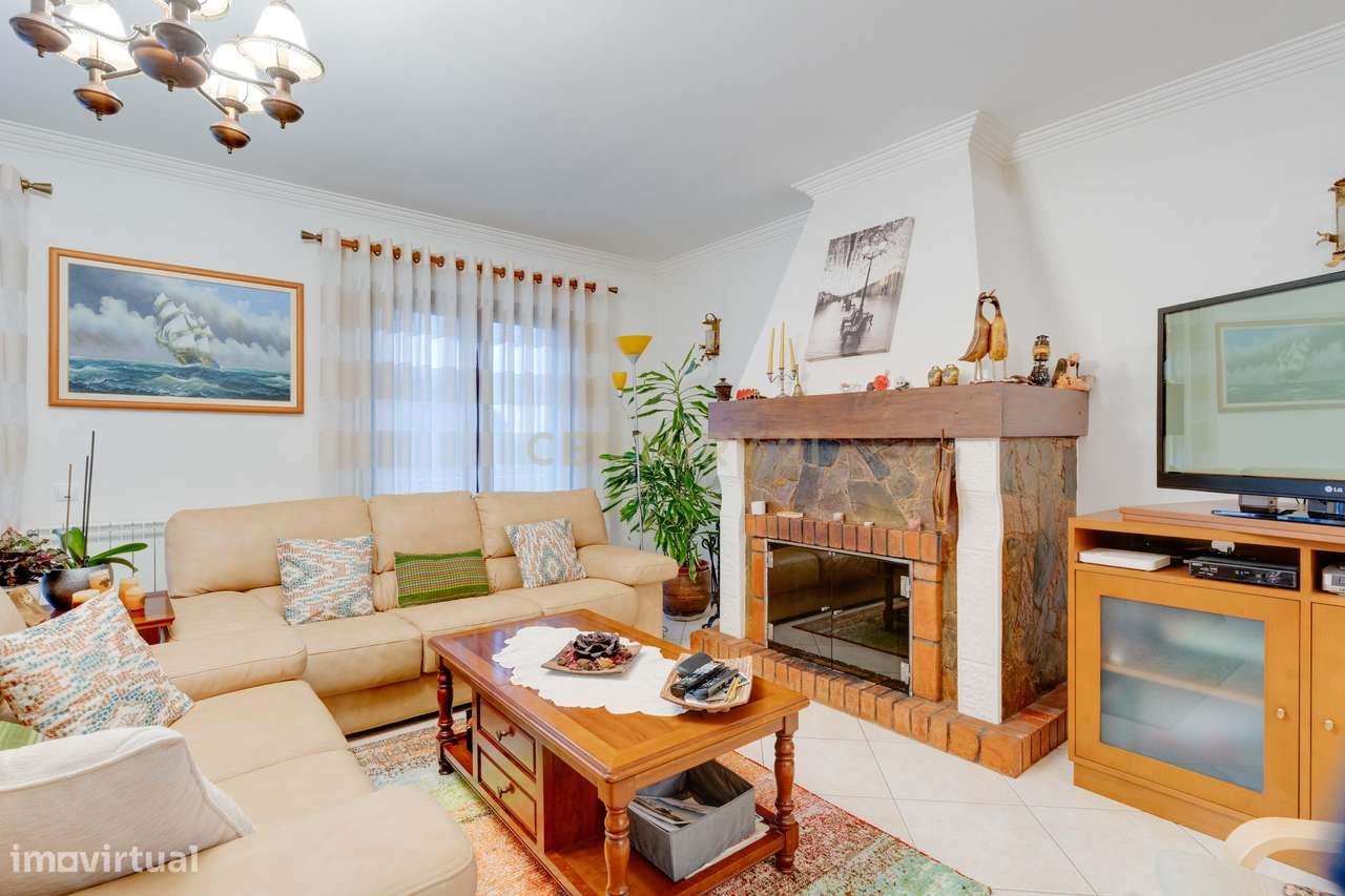 Moradia com um belissimo espaço exterior e praia privada!-28