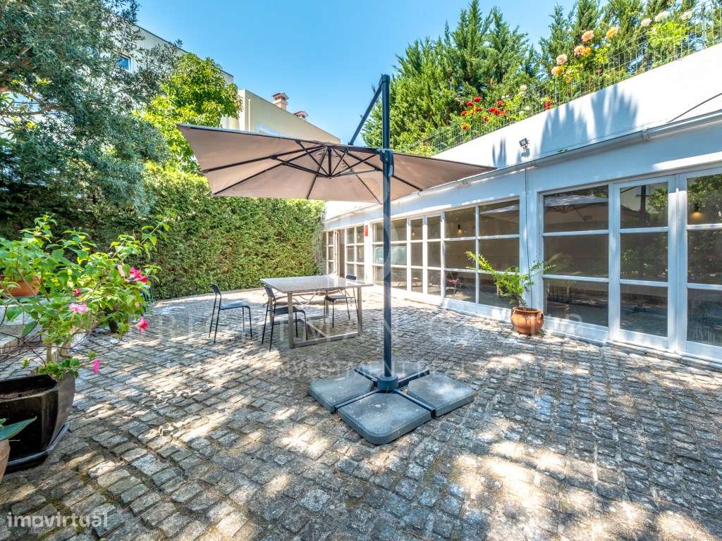 Moradia T5 com piscina em zona histórica da Parede-29