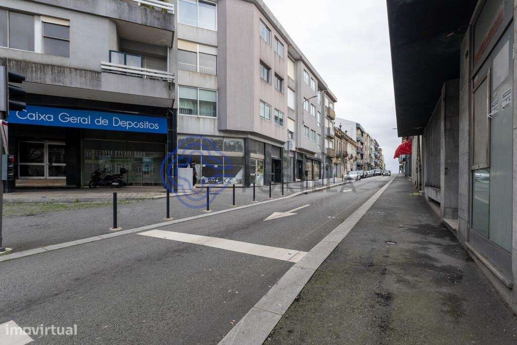 Apartamento T3 nas Antas – Rua Barros Lima | Centro do Porto - Grande imagem: 2/25