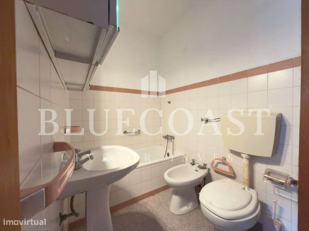 Apartamento de 4 assoalhadas com Excelente Localização e Ampla Ofer...-8