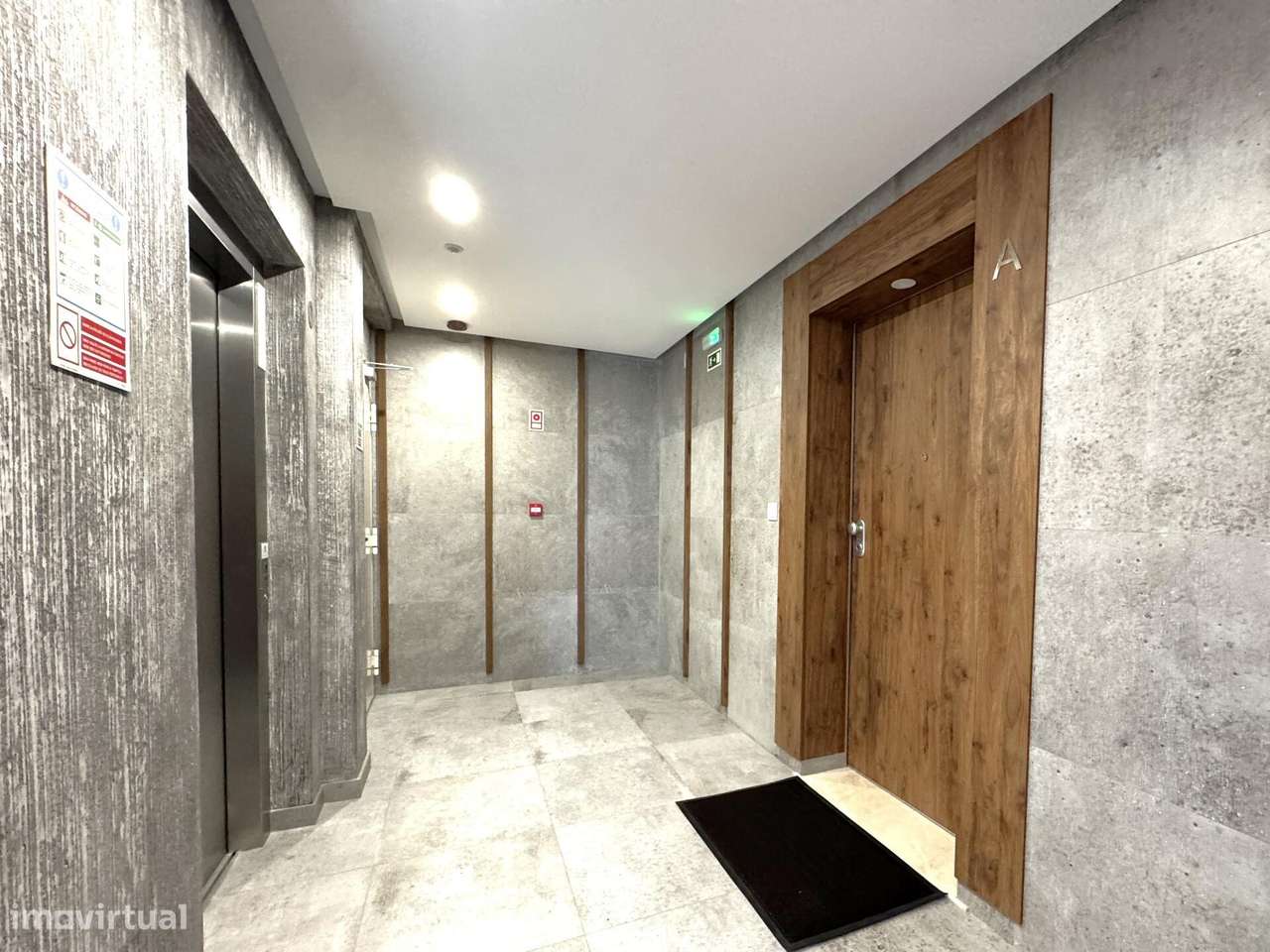 Apartamento T3 novo com estacionamento no centro de Carcavelos-50