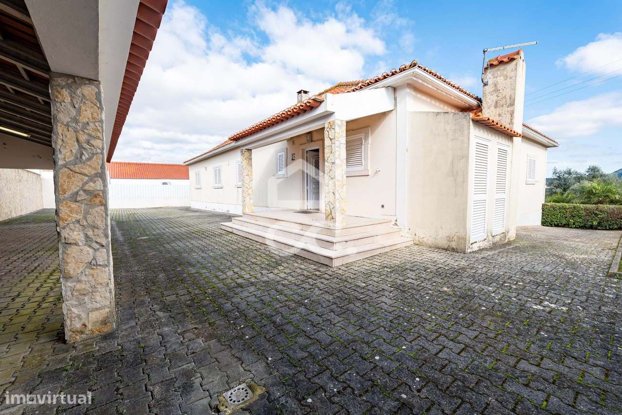 Moradia T4+3 de Prestígio em Vila Nova – Cadaval-52