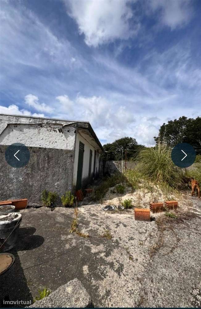 Prédio com 3 Habitações, Garagem e Terreno em Grijó-15