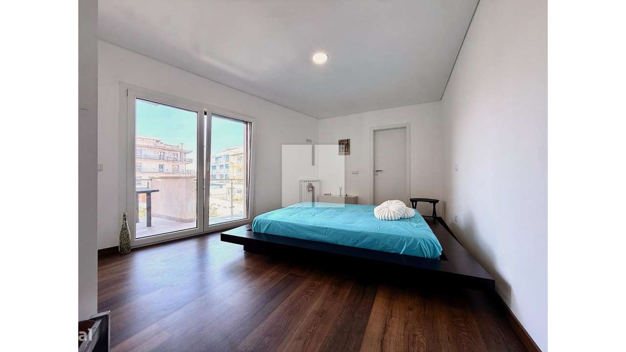 Apartamento T3 c/ Garagem Dupla-26