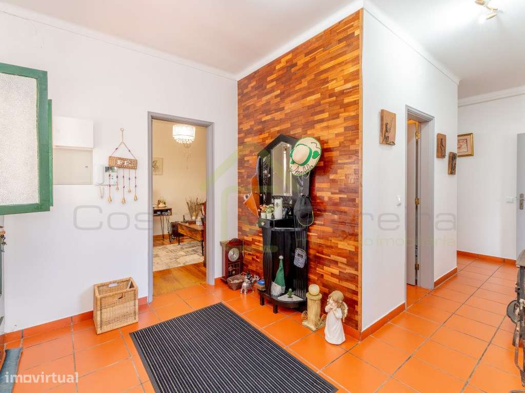 Quintinha com piscina inserida em terreno com 2950 m2-46