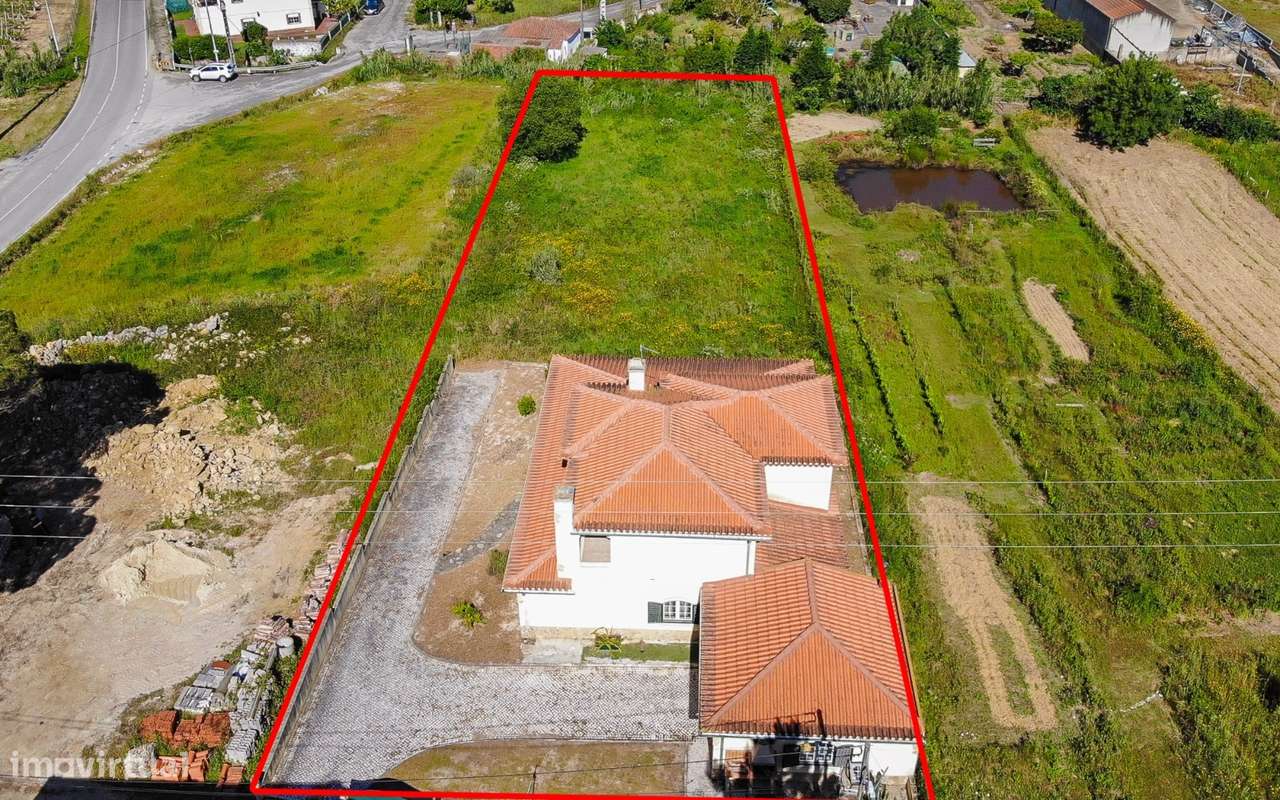 Moradia T4 isolada com logradouro de 2.200m²-6