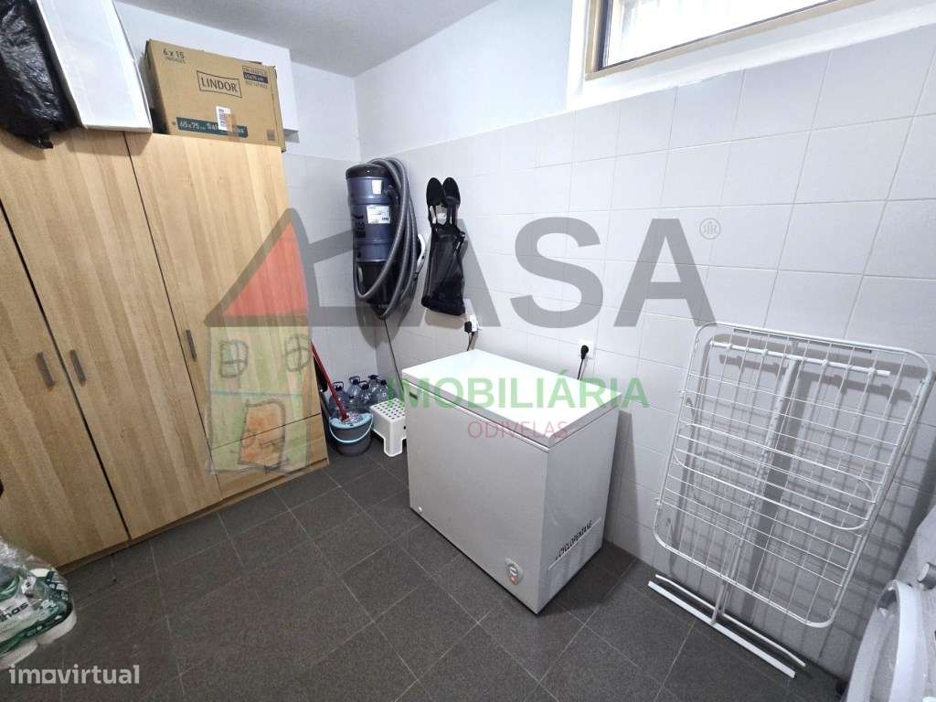 Moradia T4 com Terraço e Vista Desafogada em Loures-54