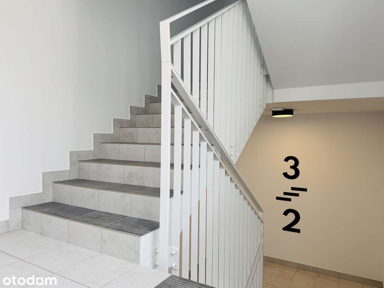 Świeżo wykończone 2 pokoje do wprowadzenia z klimatyzacją i garażem-17