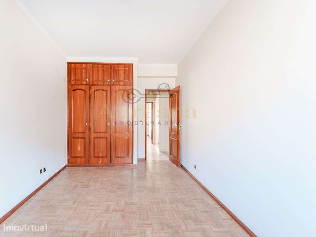 Oportunidade: T3 no Centro de Ourém em Prédio com Elevador-14