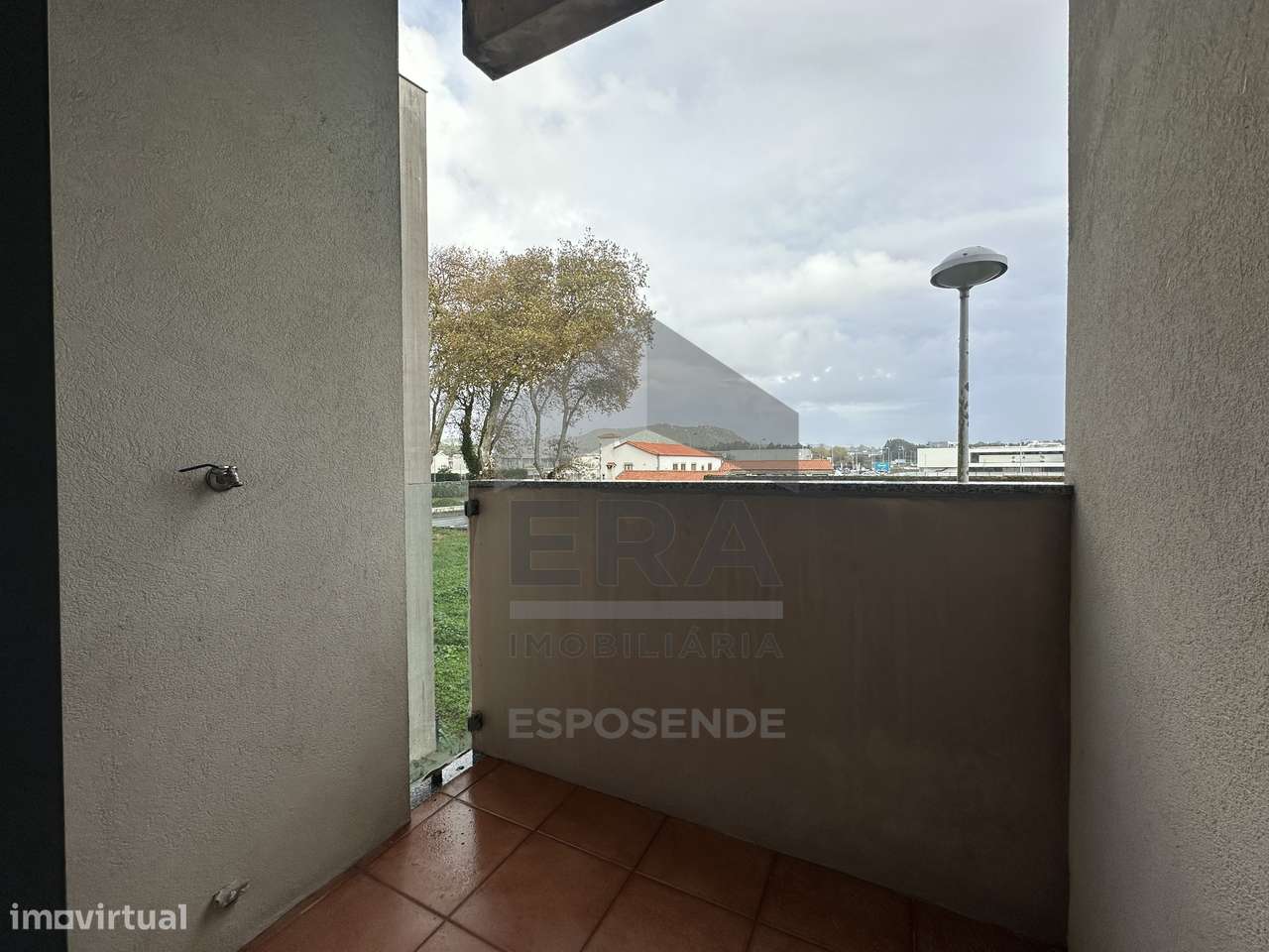 T2 – 1º Andar com Varanda no Centro - Grande imagem: 4/17