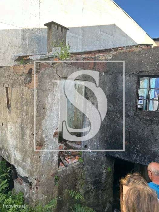 Terreno com Ruina  em Lamaçães - Grande imagem: 3/6