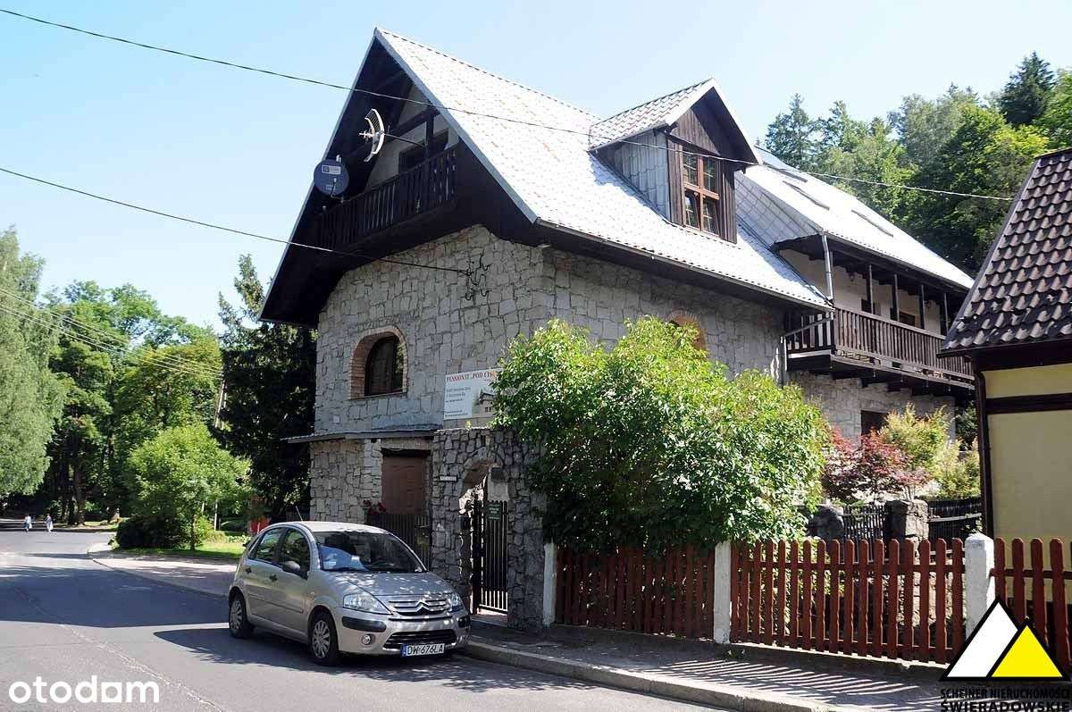 Dom z pokojami do wynajęcia i sklepem.-5