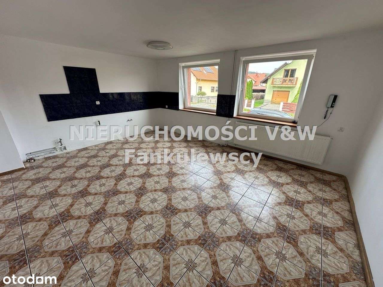 Piękny bliźniak z idealną lokalizacją i widokiem-9