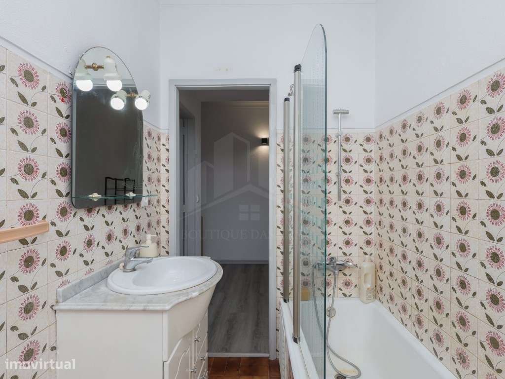 Apartamento T2 Parcialmente Remodelado em Valbom | Oportunidade aba...-18