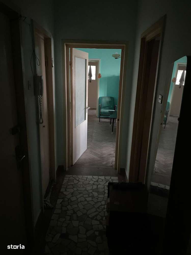 De vanzare apartament 3 camere, zona Scoala 6-5