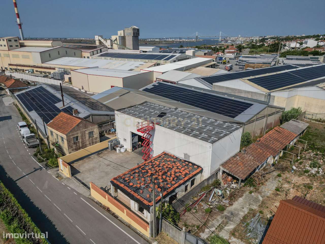 Moradia para restaurar com Anexo Multiusos equivalente a armazém a 4km - Grande imagem: 3/28