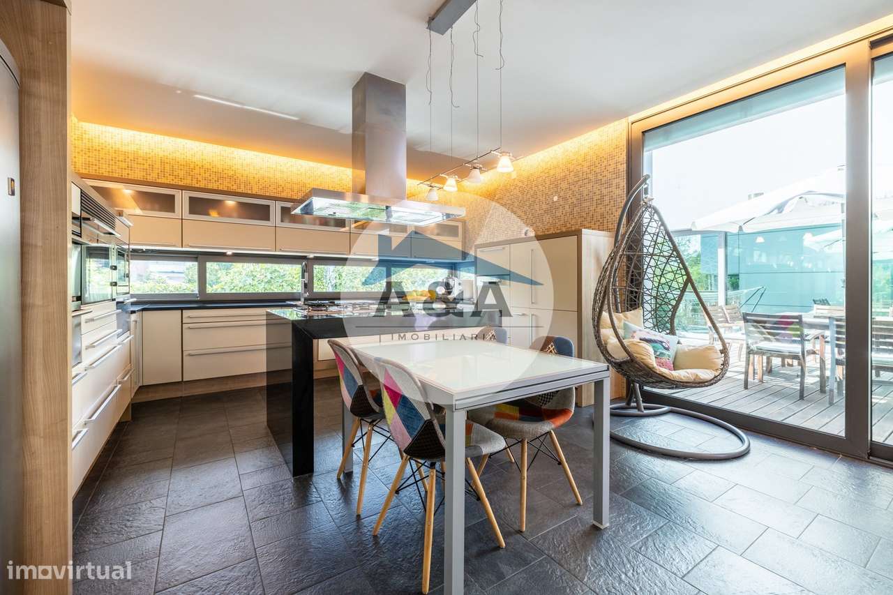 Exclusiva Propriedade de Luxo com Áreas Generosas e Próxima das Praias-17